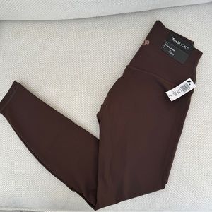 Aritzia TnaSLICK Cheeky Hi-rise Leggings